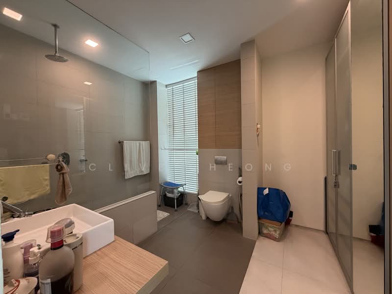 Wareham Road, , 7 Bedrooms, 8,000 sqft, Detached House For Sale, by Clive Cheong, 500154312 - Bathroom - PropertyGuru.com.sg