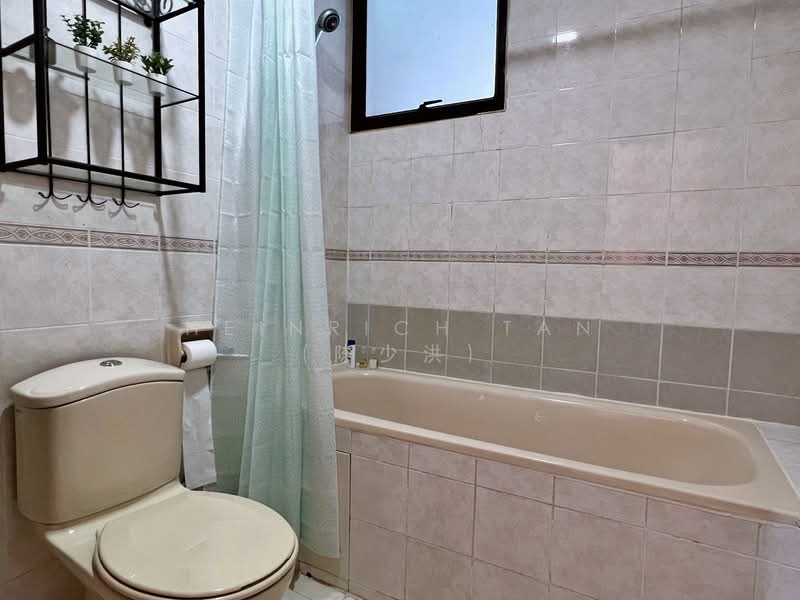 Parc Oasis, 49 Jurong East Avenue 1, Room Rental, 120 sqft, Condominium For Rent, by Heinrich Tan (陈少洪), 500154321 - Bathroom - PropertyGuru.com.sg