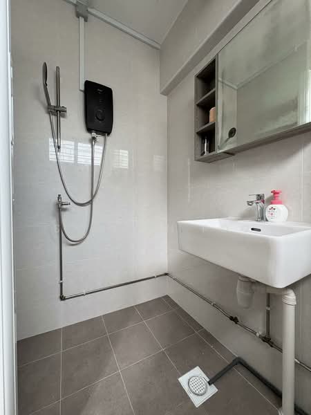 873 Yishun Street 81, 873 Yishun Street 81, 3 Bedrooms, 1,119 sqft, HDB Flat For Sale, by Sherlyn Foo, 500154343 - Bathroom - PropertyGuru.com.sg