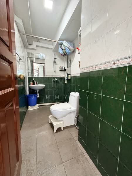 Melville Park, 12 Simei Street 1, 2 Bedrooms, 958 sqft, Condominium For Sale, by Jimmy Lye, 500154346 - Bathroom - PropertyGuru.com.sg