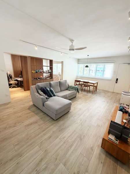 286 Tampines Street 22, 286 Tampines Street 22, 3 Bedrooms, 1,130 sqft, HDB Flat For Sale, by Louise Lim, 500154349 - Living Room - PropertyGuru.com.sg