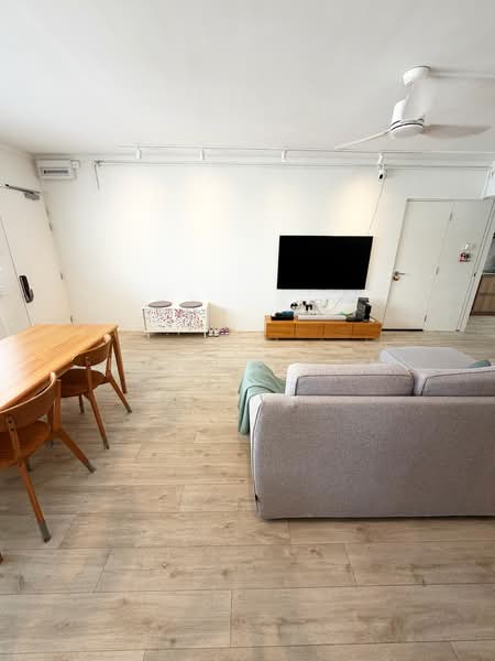 286 Tampines Street 22, 286 Tampines Street 22, 3 Bedrooms, 1,130 sqft, HDB Flat For Sale, by Louise Lim, 500154349 - Living Room - PropertyGuru.com.sg