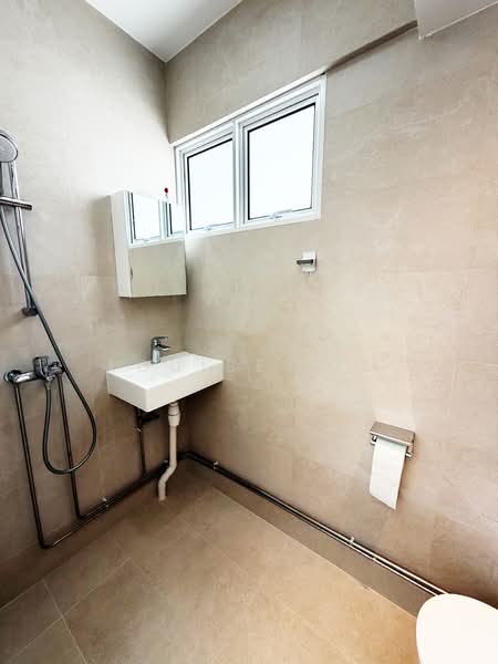 286 Tampines Street 22, 286 Tampines Street 22, 3 Bedrooms, 1,130 sqft, HDB Flat For Sale, by Louise Lim, 500154349 - Bathroom - PropertyGuru.com.sg