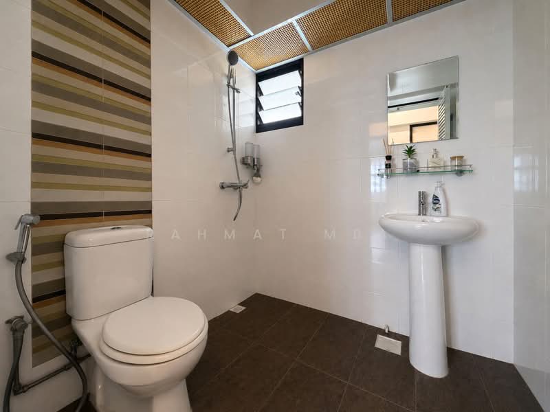 471B Fernvale Street, 471B Fernvale Street, 3 Bedrooms, 1,216 sqft, HDB Flat For Sale, by Rahmat MBA, 500154353 - Bathroom - PropertyGuru.com.sg