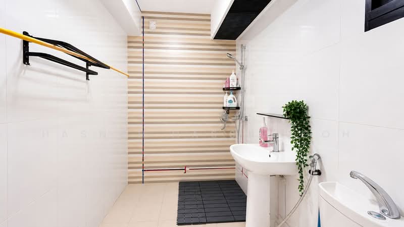 413C Northshore Drive, 413C Northshore Drive, 2 Bedrooms, 721 sqft, HDB Flat For Sale, by Hasnah Hassan Goh, 500154369 - Bathroom - PropertyGuru.com.sg