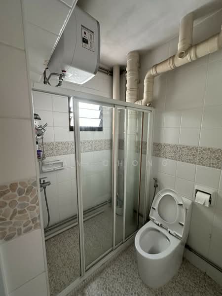 122A Sengkang East Way, 122A Sengkang East Way, 3 Bedrooms, 1,184 sqft, HDB Flat For Sale, by Sam Chong, 500154370 - Bathroom - PropertyGuru.com.sg