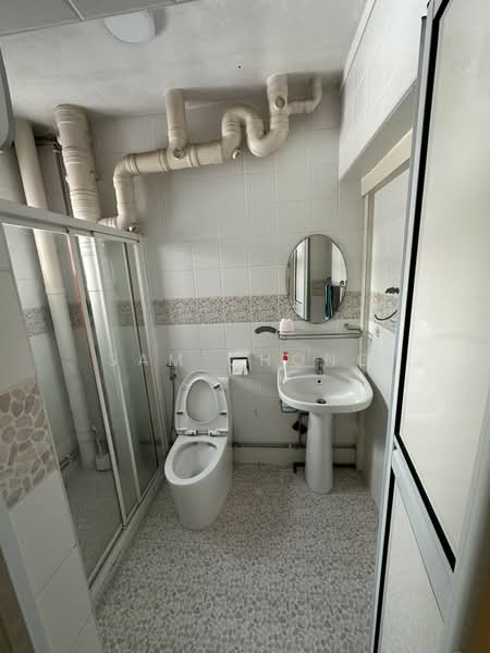 122A Sengkang East Way, 122A Sengkang East Way, 3 Bedrooms, 1,184 sqft, HDB Flat For Sale, by Sam Chong, 500154370 - Bathroom - PropertyGuru.com.sg