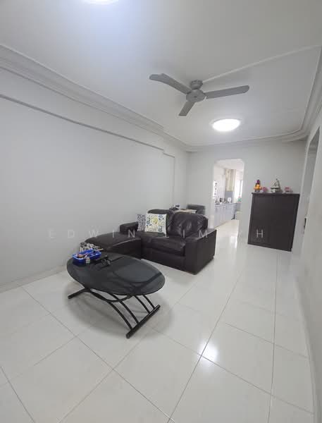 741 Yishun Avenue 5, 741 Yishun Avenue 5, 2 Bedrooms, 721 sqft, HDB Flat For Sale, by Edwin Lim YH, 500154380 - Living Room - PropertyGuru.com.sg