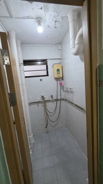 25 Toa Payoh East, 25 Toa Payoh East, 2 Bedrooms, 721 sqft, HDB Flat For Sale, by Ryan Yeo, 500154387 - Bathroom - PropertyGuru.com.sg