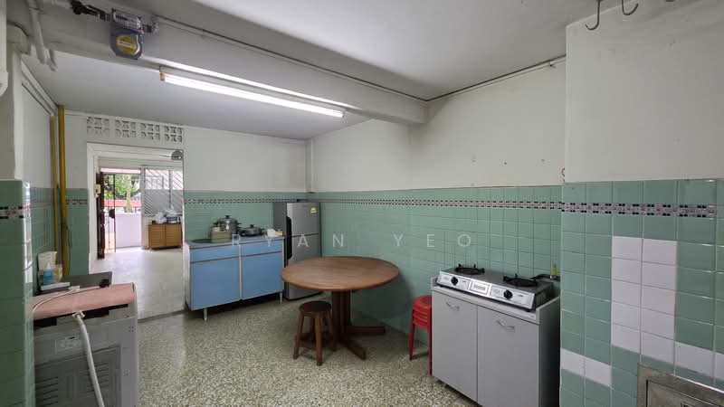 25 Toa Payoh East, 25 Toa Payoh East, 2 Bedrooms, 721 sqft, HDB Flat For Sale, by Ryan Yeo, 500154387 - Kitchen - PropertyGuru.com.sg