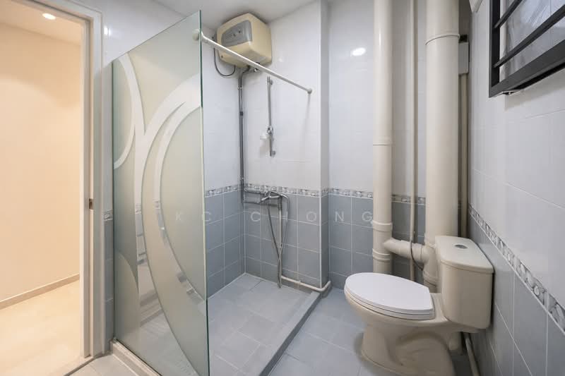 339A Sembawang Close, 339A Sembawang Close, 4 Bedrooms, 1,410 sqft, HDB Flat For Sale, by KC Chong, 500154396 - Bathroom - PropertyGuru.com.sg