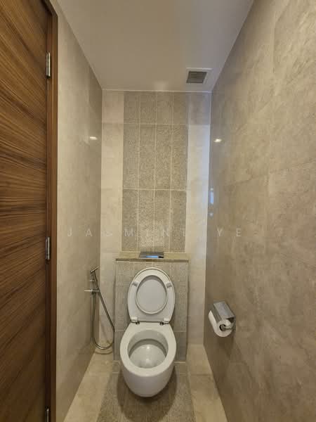 Altez, 16 Enggor Street, 3 Bedrooms, 1,593 sqft, Condominium For Sale, by Jasmine Ye, 500154415 - Bathroom - PropertyGuru.com.sg