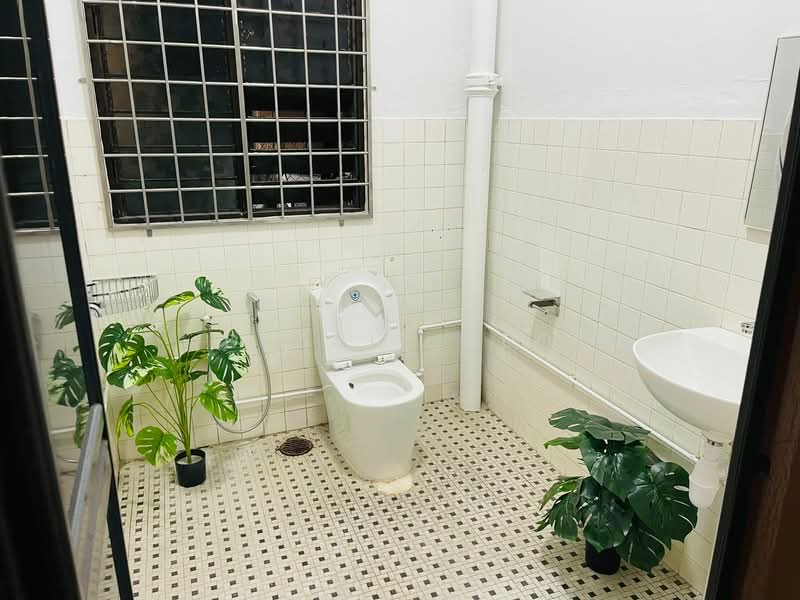 315 upper paya lebar road, , Room Rental, 150 sqft, Apartment For Rent, by Debbie Neo, 500154423 - Bathroom - PropertyGuru.com.sg