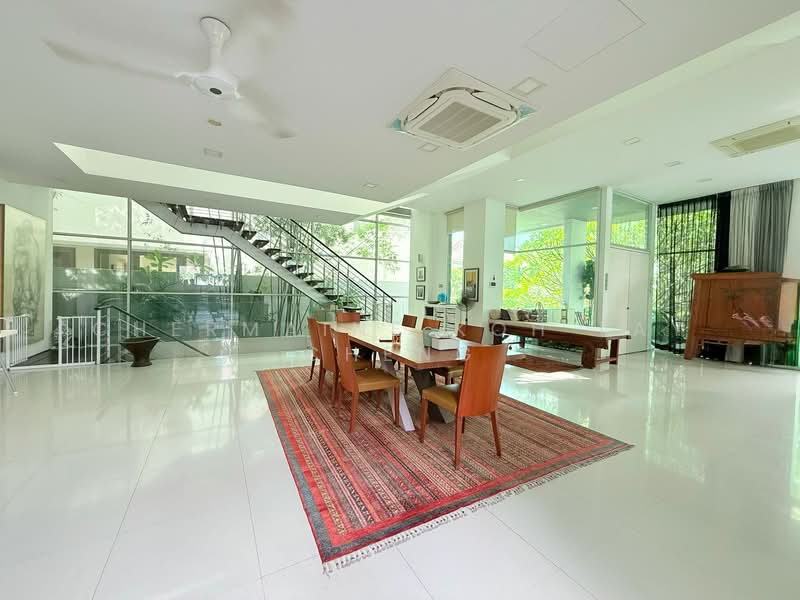 Wareham Road, Wareham Road, 6 Bedrooms, 8,000 sqft, Detached House For Sale, by CHERMAINE Koh Lay Cheng, 500154425 - Dining Room - PropertyGuru.com.sg