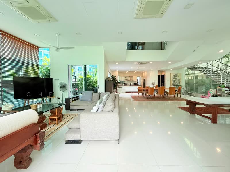 Wareham Road, Wareham Road, 6 Bedrooms, 8,000 sqft, Detached House For Sale, by CHERMAINE Koh Lay Cheng, 500154425 - Living Room - PropertyGuru.com.sg