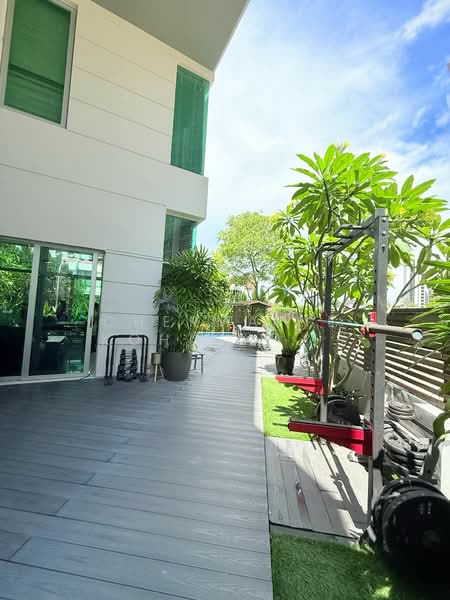 Wareham Road, Wareham Road, 6 Bedrooms, 8,000 sqft, Detached House For Sale, by CHERMAINE Koh Lay Cheng, 500154425 - Exterior - PropertyGuru.com.sg