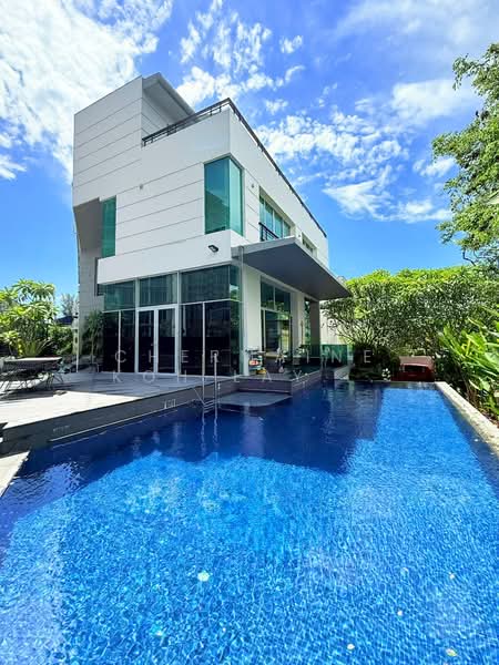 Wareham Road, Wareham Road, 6 Bedrooms, 8,000 sqft, Detached House For Sale, by CHERMAINE Koh Lay Cheng, 500154425 - Exterior - PropertyGuru.com.sg