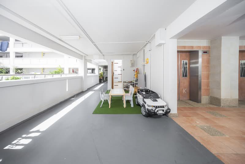 120 Mcnair Road, 120 Mcnair Road, 3 Bedrooms, 1,119 sqft, HDB Flat For Sale, by Png Chin Teck (Ian Png), 500154429 - Corridor - PropertyGuru.com.sg