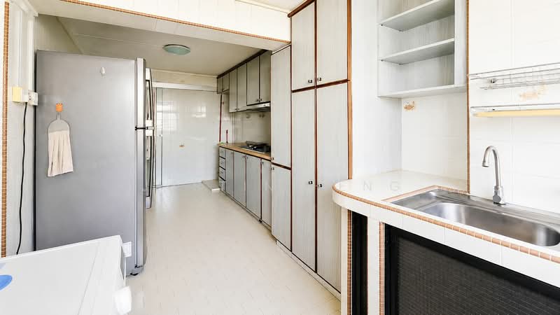 8 Bedok South Avenue 2, 8 Bedok South Avenue 2, 3 Bedrooms, 883 sqft, HDB Flat For Sale, by Justin Heng, 500154444 - Kitchen - PropertyGuru.com.sg