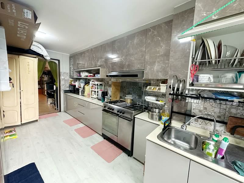 145 Woodlands Street 13, 145 Woodlands Street 13, 3 Bedrooms, 731 sqft, HDB Flat For Sale, by Rusydi Yusoff, 500154455 - Kitchen - PropertyGuru.com.sg