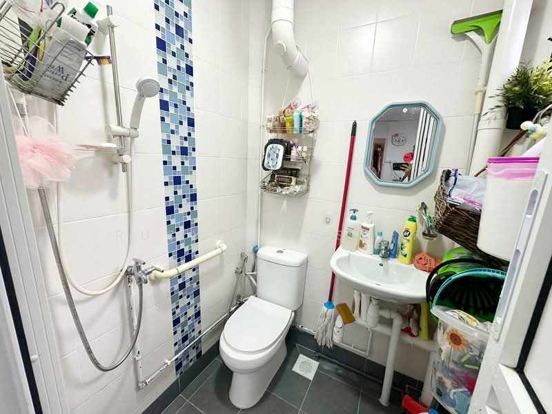 145 Woodlands Street 13, 145 Woodlands Street 13, 3 Bedrooms, 731 sqft, HDB Flat For Sale, by Rusydi Yusoff, 500154455 - Bathroom - PropertyGuru.com.sg