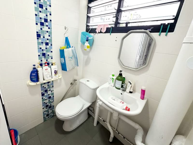 145 Woodlands Street 13, 145 Woodlands Street 13, 3 Bedrooms, 731 sqft, HDB Flat For Sale, by Rusydi Yusoff, 500154455 - Bathroom - PropertyGuru.com.sg