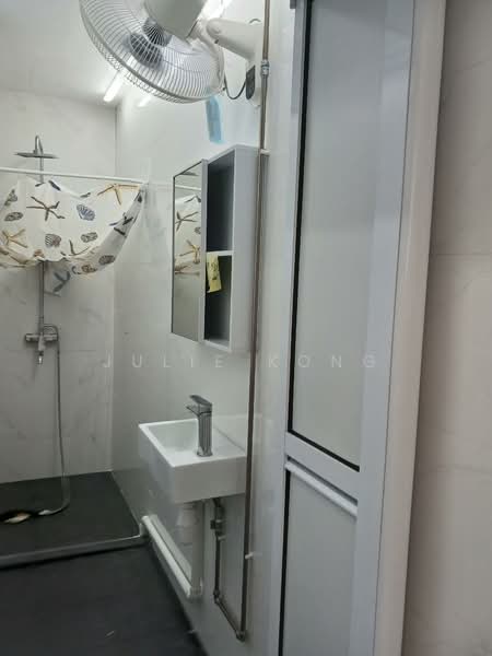 Ridgewood Condominium, 1 Ridgewood Close, 4 Bedrooms, 1,744 sqft, Condominium For Rent, by Julie Kong, 500154490 - Bathroom - PropertyGuru.com.sg