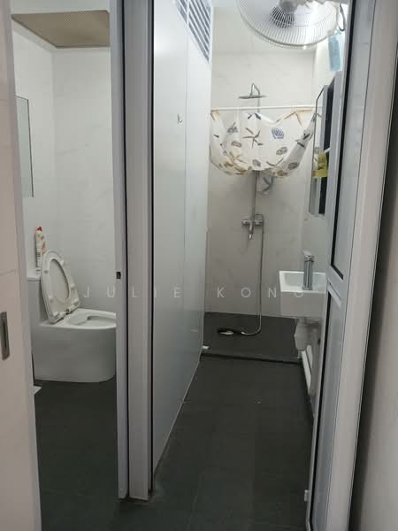 Ridgewood Condominium, 1 Ridgewood Close, 4 Bedrooms, 1,744 sqft, Condominium For Rent, by Julie Kong, 500154490 - Bathroom - PropertyGuru.com.sg