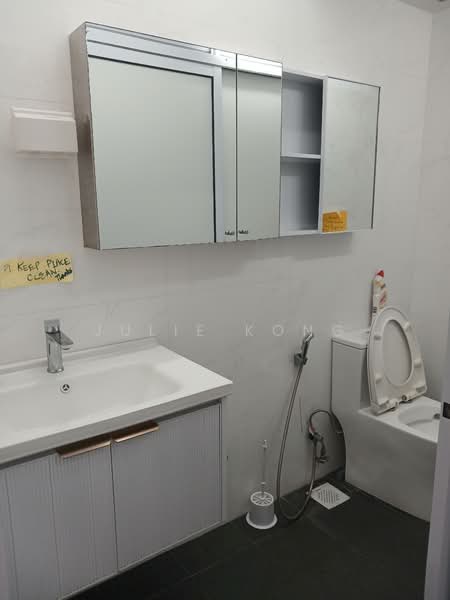 Ridgewood Condominium, 1 Ridgewood Close, 4 Bedrooms, 1,744 sqft, Condominium For Rent, by Julie Kong, 500154490 - Bathroom - PropertyGuru.com.sg