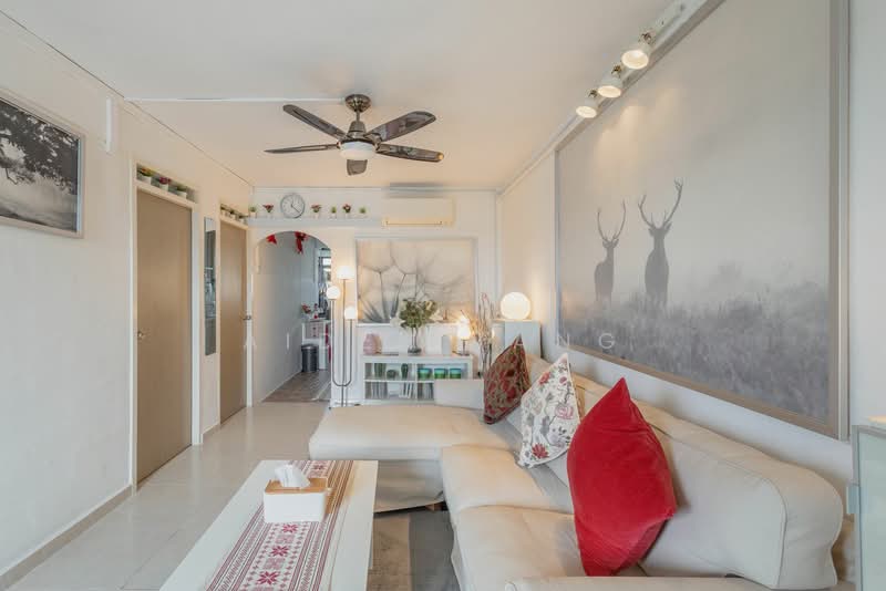 51 Lorong 6 Toa Payoh, 51 Lorong 6 Toa Payoh, 2 Bedrooms, 786 sqft, HDB Flat For Sale, by Aiden Tang, 500154491 - Living Room - PropertyGuru.com.sg
