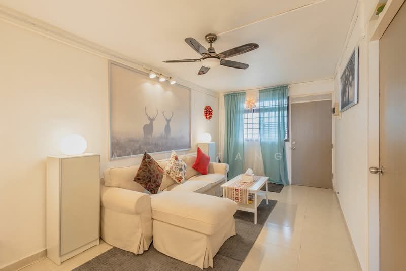 51 Lorong 6 Toa Payoh, 51 Lorong 6 Toa Payoh, 2 Bedrooms, 786 sqft, HDB Flat For Sale, by Aiden Tang, 500154491 - Living Room - PropertyGuru.com.sg