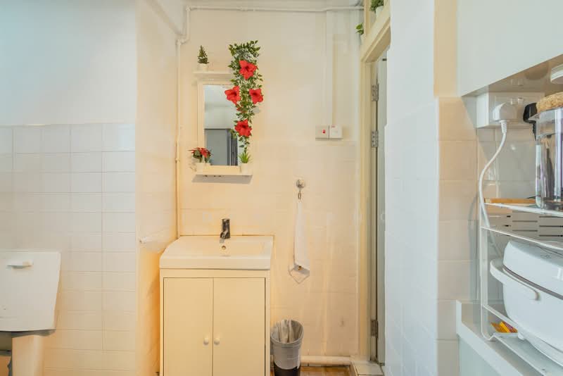 51 Lorong 6 Toa Payoh, 51 Lorong 6 Toa Payoh, 2 Bedrooms, 786 sqft, HDB Flat For Sale, by Aiden Tang, 500154491 - Bathroom - PropertyGuru.com.sg