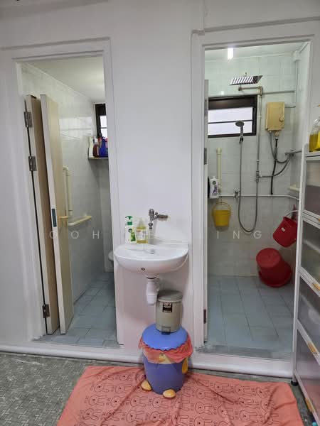26 Toa Payoh East, 26 Toa Payoh East, 1 Bedroom, 108 sqft, HDB Flat For Rent, by Goh Pei Ling, 500154521 - Bathroom - PropertyGuru.com.sg