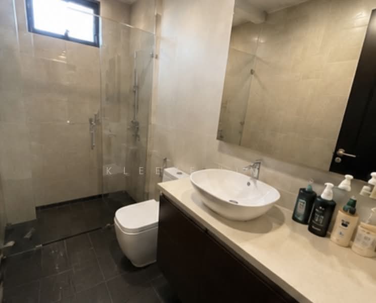 Pinewood Terrace, Pinewood Grove, 5 Bedrooms, 3,608 sqft, Terraced House For Sale, by Kleeve Lim, 500154527 - Bathroom - PropertyGuru.com.sg