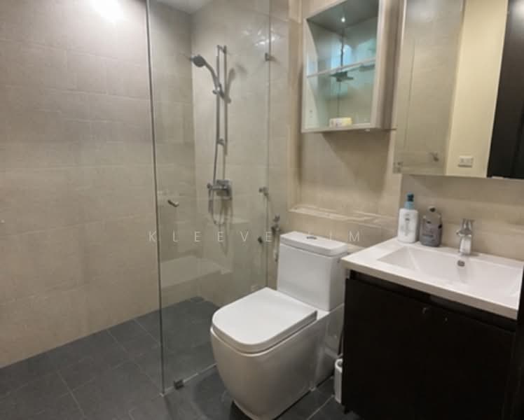 Pinewood Terrace, Pinewood Grove, 5 Bedrooms, 3,608 sqft, Terraced House For Sale, by Kleeve Lim, 500154527 - Bathroom - PropertyGuru.com.sg