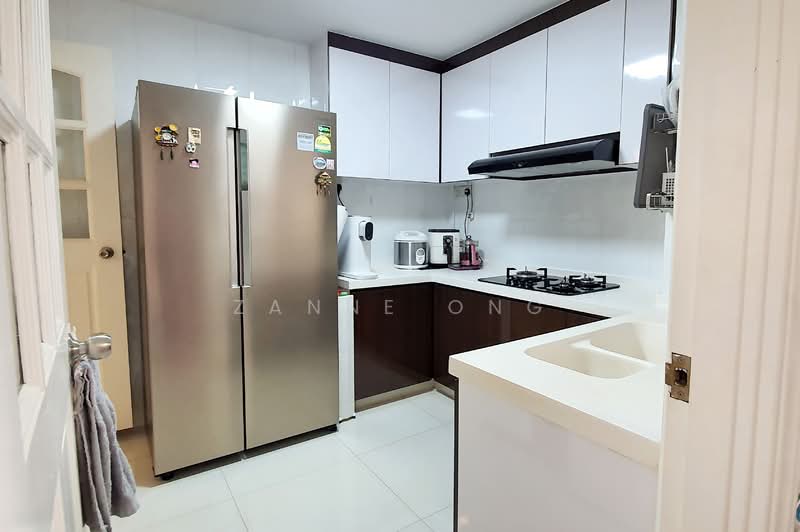 Avila Gardens, 11 Flora Road, 3 Bedrooms, 1,302 sqft, Condominium For Rent, by Zanne Ong, 500154530 - Kitchen - PropertyGuru.com.sg