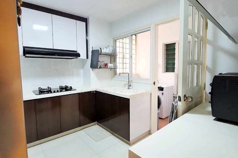 Avila Gardens, 11 Flora Road, 3 Bedrooms, 1,302 sqft, Condominium For Rent, by Zanne Ong, 500154530 - Kitchen - PropertyGuru.com.sg