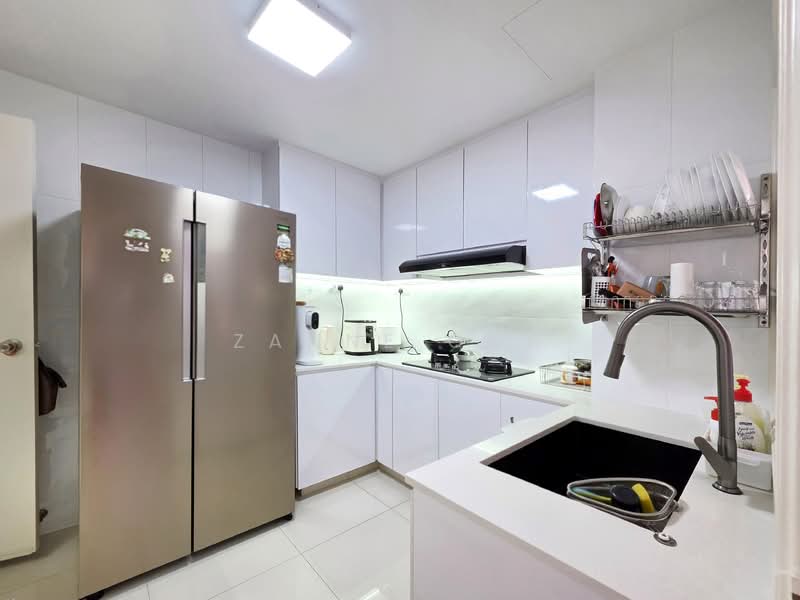 Avila Gardens, 11 Flora Road, 3 Bedrooms, 1,302 sqft, Condominium For Rent, by Zanne Ong, 500154530 - Kitchen - PropertyGuru.com.sg