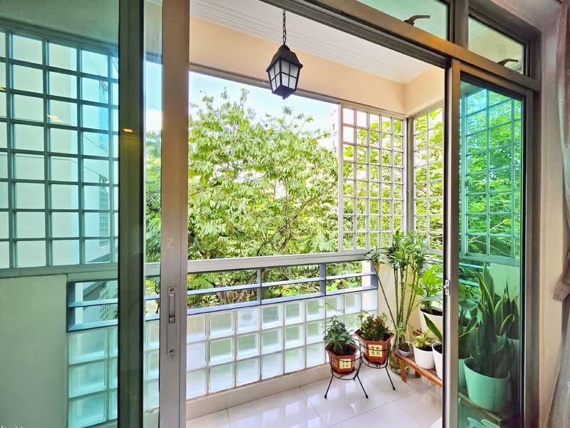 Avila Gardens, 11 Flora Road, 3 Bedrooms, 1,302 sqft, Condominium For Rent, by Zanne Ong, 500154530 - Balcony - PropertyGuru.com.sg