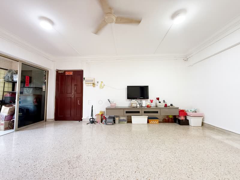 305 Ang Mo Kio Avenue 1, 305 Ang Mo Kio Avenue 1, 3 Bedrooms, 1,324 sqft, HDB Flat For Sale, by Leon Lim, 500154535 - Living Room - PropertyGuru.com.sg