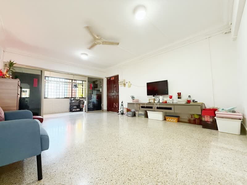 305 Ang Mo Kio Avenue 1, 305 Ang Mo Kio Avenue 1, 3 Bedrooms, 1,324 sqft, HDB Flat For Sale, by Leon Lim, 500154535 - Living Room - PropertyGuru.com.sg