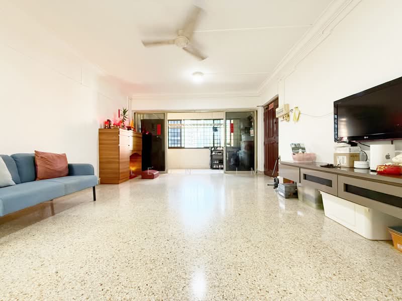 305 Ang Mo Kio Avenue 1, 305 Ang Mo Kio Avenue 1, 3 Bedrooms, 1,324 sqft, HDB Flat For Sale, by Leon Lim, 500154535 - Living Room - PropertyGuru.com.sg