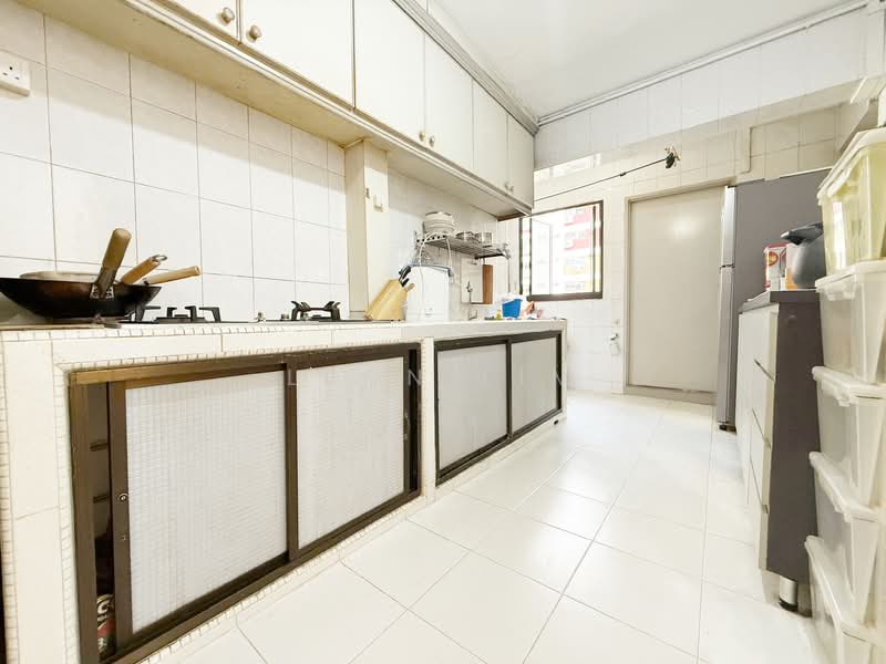 305 Ang Mo Kio Avenue 1, 305 Ang Mo Kio Avenue 1, 3 Bedrooms, 1,324 sqft, HDB Flat For Sale, by Leon Lim, 500154535 - Kitchen - PropertyGuru.com.sg