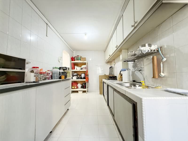 305 Ang Mo Kio Avenue 1, 305 Ang Mo Kio Avenue 1, 3 Bedrooms, 1,324 sqft, HDB Flat For Sale, by Leon Lim, 500154535 - Kitchen - PropertyGuru.com.sg
