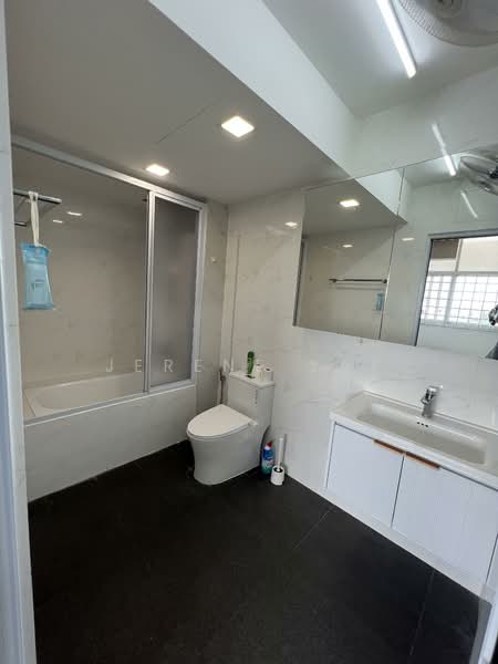 Ridgewood Condominium, 1 Ridgewood Close, 4 Bedrooms, 1,744 sqft, Condominium For Rent, by Jerene Yap, 500154540 - Bathroom master - PropertyGuru.com.sg