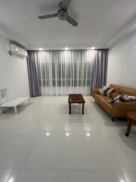 Ridgewood Condominium, 1 Ridgewood Close, 4 Bedrooms, 1,744 sqft, Condominium For Rent, by Jerene Yap, 500154540 - Living Room - PropertyGuru.com.sg