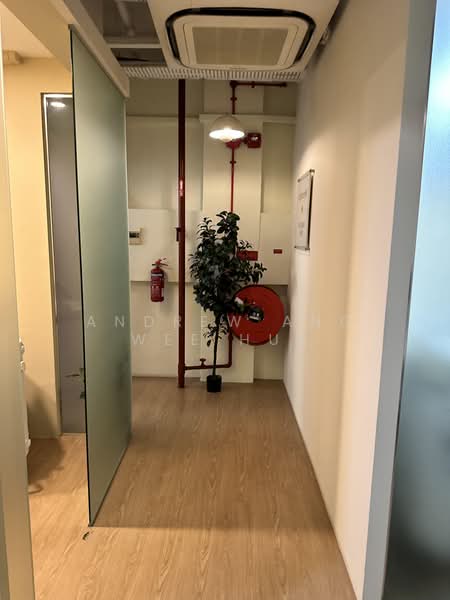 Hong Kong Street Office, 17 Hongkong street, Boat Quay / Raffles Place / Marina, 1,403 sqft, Office For Rent, by Andrew Ang Wee Hua, 500154562 - Corridor - CommercialGuru.com.sg