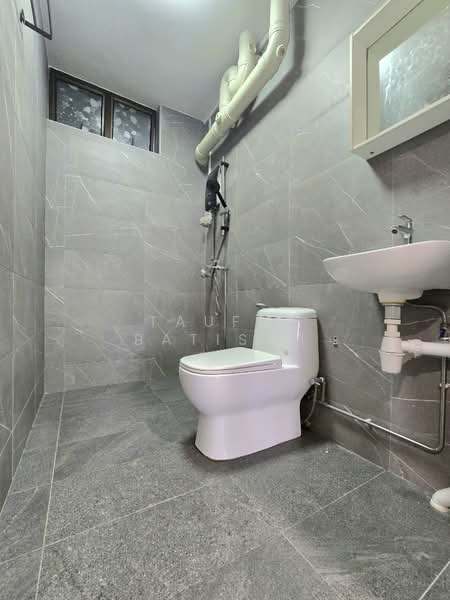 290B Bukit Batok Street 24, 290B Bukit Batok Street 24, 4 Bedrooms, 1,517 sqft, HDB Flat For Sale, by Taufik Batisah, 500154565 - Bathroom - PropertyGuru.com.sg