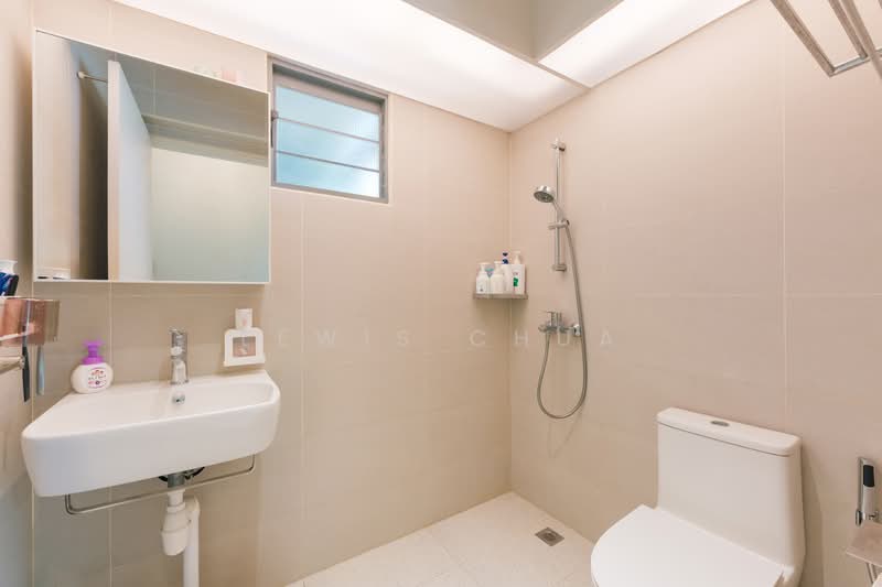 315A Punggol Way, 315A Punggol Way, 3 Bedrooms, 1,001 sqft, HDB Flat For Sale, by Lewis Chua, 500154567 - Bathroom - PropertyGuru.com.sg