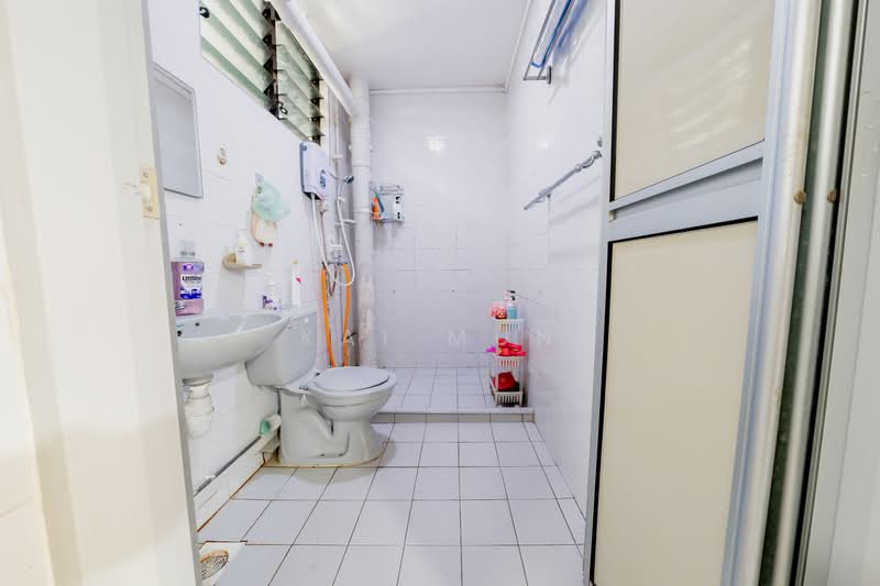 715 Woodlands Drive 70, 715 Woodlands Drive 70, 3 Bedrooms, 1,076 sqft, HDB Flat For Sale, by Kai Mun, 500154569 - Bathroom - PropertyGuru.com.sg